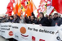 Les syndicats fran&ccedil;ais unis pour d&eacute;fendre le droit de gr&egrave;ve dans le monde