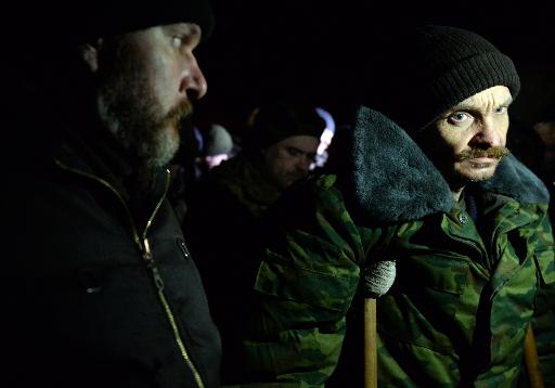 Un prisonnier ukrainien blessé, lors de l'échange de prisonniers le 21 février 2015 à Frunze près de Lugansk © Vasily Maximov AFP
