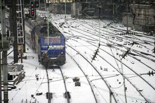 Un train transportant 81 voyageurs est reste bloque par la neige pendant plus de six heures