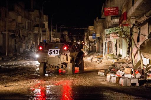 Des chars turcs traversent le 21 fevrier 2015 la ville syrienne de Kobane