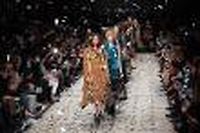 Burberry offre un style boh&eacute;mien chic &agrave; la Fashion Week de Londres