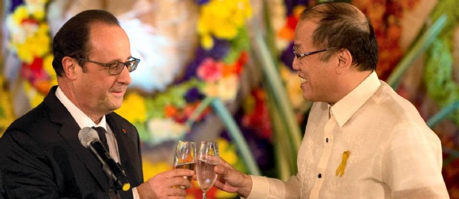 Francois Hollande et son homologue philippin Benigno Aquino le 26 fevrier 2015 a Manille.