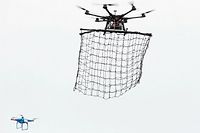 Un drone intercepteur de drones. Cela existe, mais l'efficacite reste douteuse. (C)Francois Mori/AP/Sipa