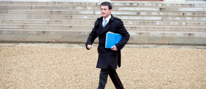 Le Premier ministre francais Manuel Valls dans la cour de l'Elysee a Paris le 26 Novembre 2014.