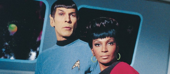 Quand Leonard Nimoy, star dans la peau et les oreilles de Spock, defendait les droits de sa collegue sur les plateaux de tournage.