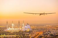 L'avion Solar Impulse 2 a atterri lundi soir sans encombre au sultanat d'Oman, premiere etape de sa tentative du tour du monde sans carburant.