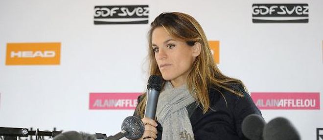 La Francaise Amelie Mauresmo, s'adresse a la presse pour annoncer sa retraite, le 3 decembre 2009 a Paris