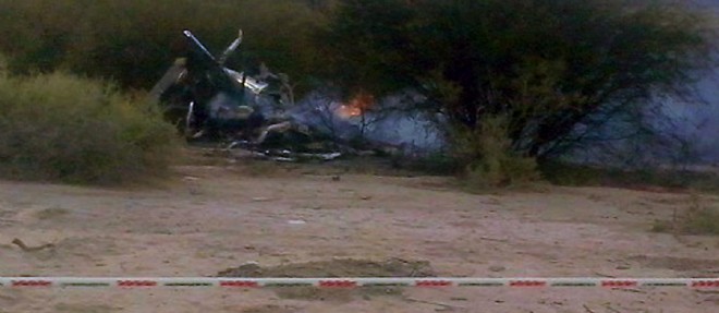 La carcasse de l'un des helicopteres qui transportaient l'equipe du tournage de l'emission de tele-realite "Dropped".