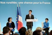 Valls: 50 mesures &quot;concr&egrave;tes&quot; pour am&eacute;liorer la vie dans les campagnes