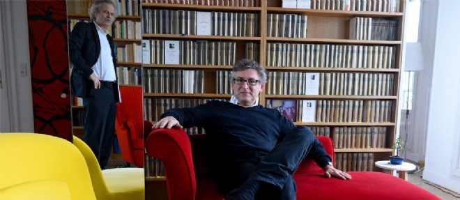 Michel Onfray chez lui, a Caen, avec Franz-Olivier Giesbert, le 19 fevrier 2015.