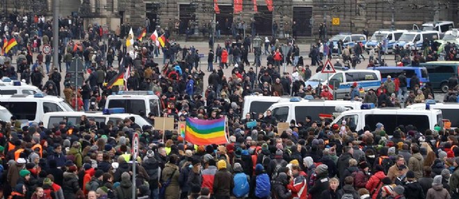A Dresde, le 25 janvier 2015 : la police separe des manifestants "pro" Pegida de manifestants "anti".