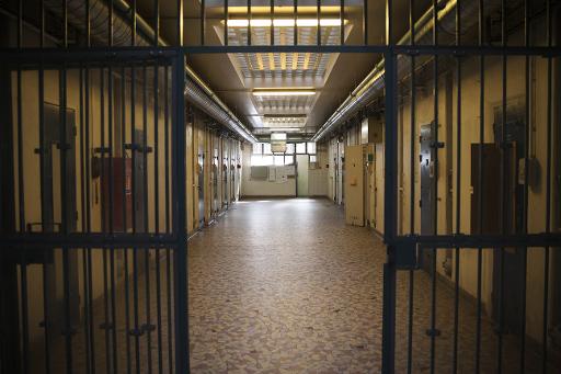 Un couloir de la prison de la Sante a Paris, en 2014