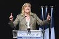 &quot;Salope fascisante&quot;: Marine Le Pen d&eacute;bout&eacute;e contre Nicolas Bedos