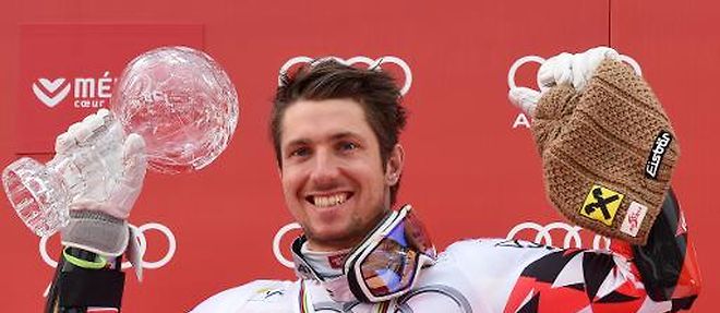 L'Autrichien Marcel Hirscher affiche sa joie sur le podium du slalom geant, lors des finales de Meribel, le 21 mars 2015