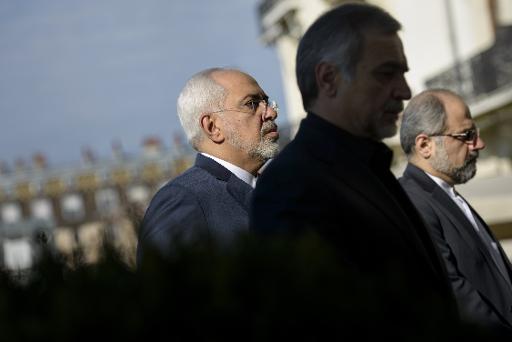 Le ministre iranien des Affaires etrangeres Javad Zarif (g)a Lausanne, le 28 mars 2015