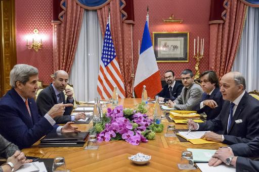 Le secrétaire d'Etat John Kerry (g) et le ministre français des Affaires étrangères à Lausanne, Laurent Fabius (d), le 28 mars 2015 © Brendan Smialowski Pool/AFP