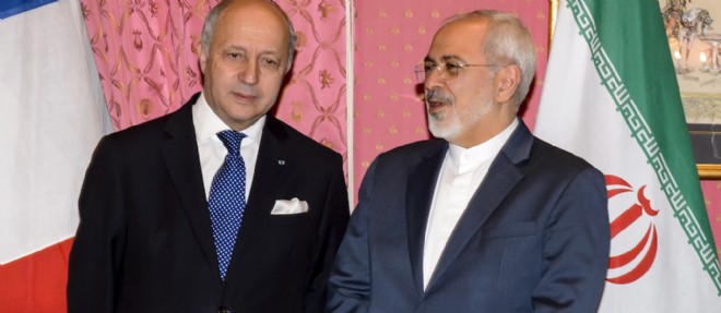 Laurent Fabius et Mohammad Zarif samedi a Geneve. Le ministre francais passe pour le plus intransigeant vis-a-vis de Teheran.