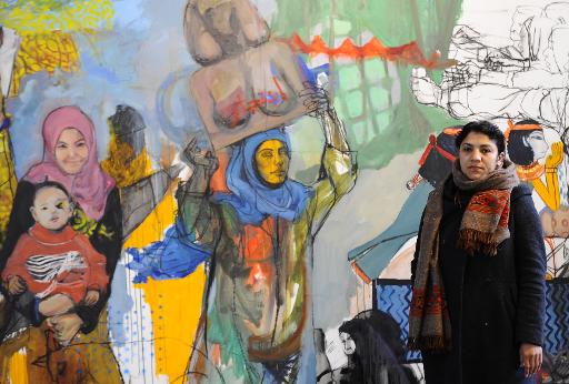 L'Egyptienne Hanaa el Degham, le 30 mars 2015 devant son oeuvre "The return to the Egyptian spirit... Not yet realised !" (Le retour à l'esprit égyptien... Pas encore réalisé!), à la Biennale d'art urbain de Völklingen, dans l'ouest de l'Allemagne © JEAN-CHRISTOPHE VERHAEGEN AFP
