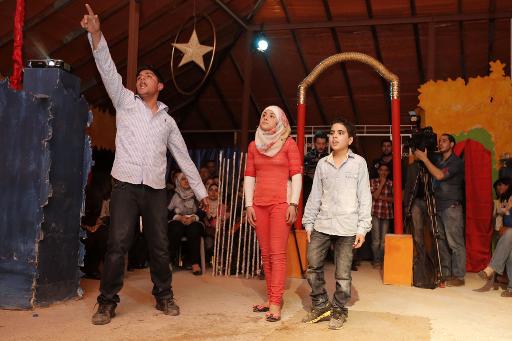 Un scene de "Romeo et Juliette", interprete par des refugies syriens sous la direction de Nawar Bulbul, le 27 mars 2015 a Amman, la capital de la Jordanie