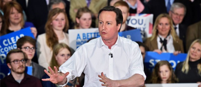 David Cameron au coude-a-coude avec Ed Miliband pour les elections legislatives.