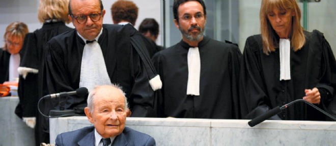 Jacques Servier et ses avocats lors de l'ouverture du proces du Mediator en 2013.