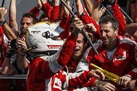 La joie chez Ferrari après la victoire de Sebastian Vettel au GP de Malaisie.