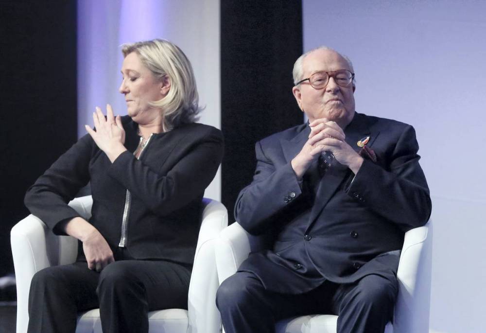 Marine Le Pen et son père lors du congrès du Front national en novembre 2014. ©  Vincent Isore/IP3 press/Maxppp