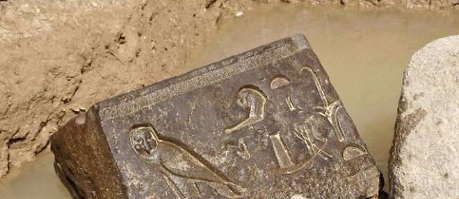Image fournie par le conseil supreme des antiquites egyptiennes, montrant une partie de la chapelle d'un pharaon vieille de plus de 2.300 ans, qui a ete decouverte sur le site du temple solaire d'Heliopolis, le 14 avril 2015