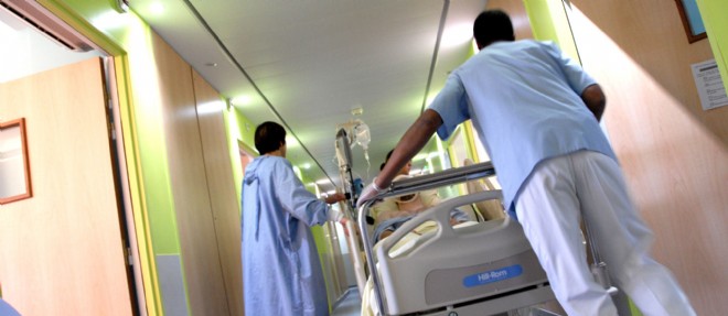 Des infirmiers dans une unite de soins intensifs a Paris (photo d'illustration).