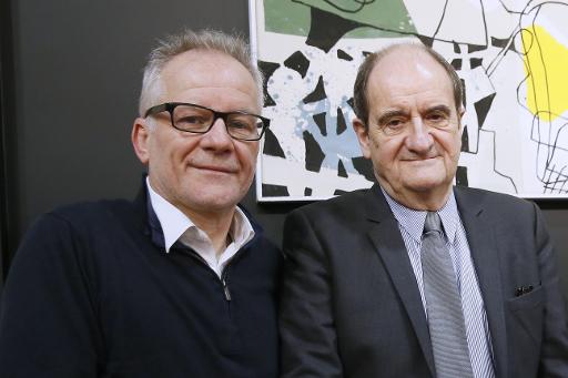 Le delegue general du Festival de Cannes, Thierry Fremaux, et le nouveau president, Pierre Lescure, le 1er avril 2015 a Paris