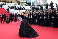 Cannes 2015: les selfies, &quot;ridicules et grotesques&quot;, mais pas interdits