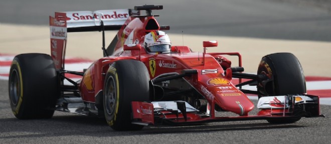 Comme la semaine derniere en Chine, Sebastian Vettel (Ferrari) se hisse entre les Mercedes de Hamilton (1er) et de Rosberg (3e).