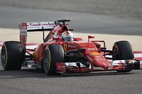 Comme la semaine dernière en Chine, Sebastian Vettel (Ferrari) se hisse entre les Mercedes d'Hamilton (1er) et Rosberg (3e).