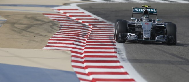 Lewis Hamilton (Mercedes) s'impose pour la quatrieme fois consecutif et confirme sa domination du championnat du monde.
