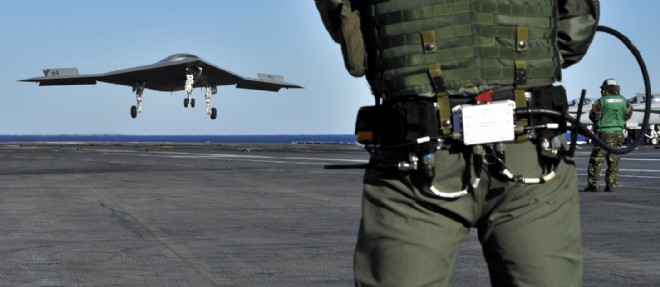 Un drone X-47B a l'appontage.