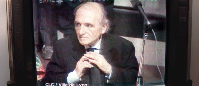 Le proces de Klaus Barbie en 1987 a Lyon est diffuse, le 15 octobre 1992, aux journees "Resistance et Deportation" a la halle Tony-Garnier de Lyon.