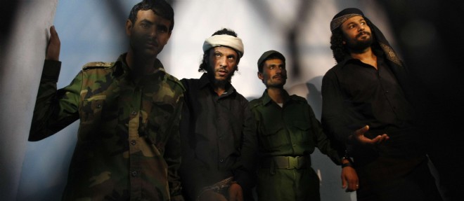 Des prisonniers suspectes d'etre membres d'Al-Qaida au Yemen, durant leur interrogatoire a Sanaa, le 22 avril 2014 (photo d'illustration).