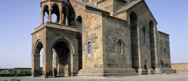 La cathedrale d'Etchmiadzine est consideree comme la plus vieille cathedrale du monde.