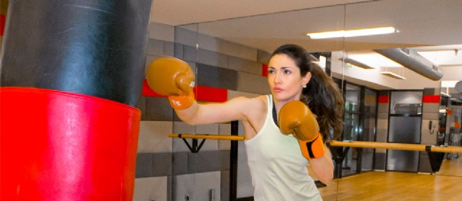 Plus physique que les exercices sur machine, la boxe thaie attire de plus en plus de pratiquants.