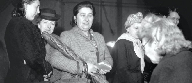 Le droit de vote a ete accorde a la moitie feminine de la population en 1944, par ordonnance.