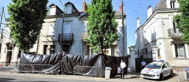 La maison de la famille Dupont de Ligonnes a Nantes fouillee par la police, le 21 avril 2011.
