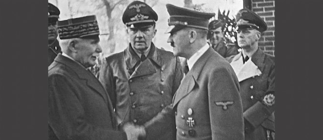 La poignee de main du marechal Petain et d'Adolf Hitler le 24 octobre 1940, a la gare de Montoire-sur-le-Loir.