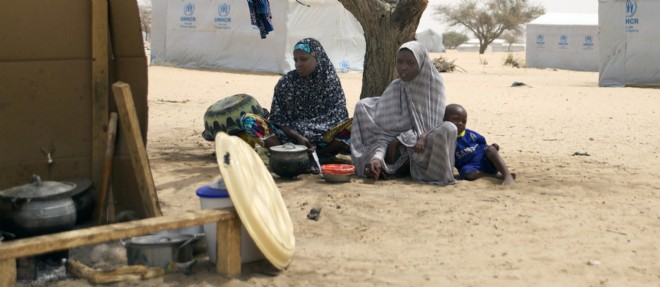 Dimanche soir, les autorites ont annonce qu'elles avaient transfere dans un camp de deplaces 275 femmes et enfants a Yola, capitale de l'Etat d'Adamawa.