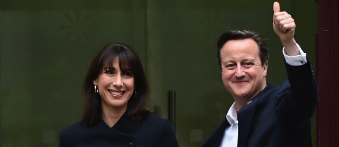 David Cameron, ici avec son epouse Samantha, s'achemine vers une victoire-surprise aux legislatives l'autorisant a poursuivre sa politique d'austerite.
