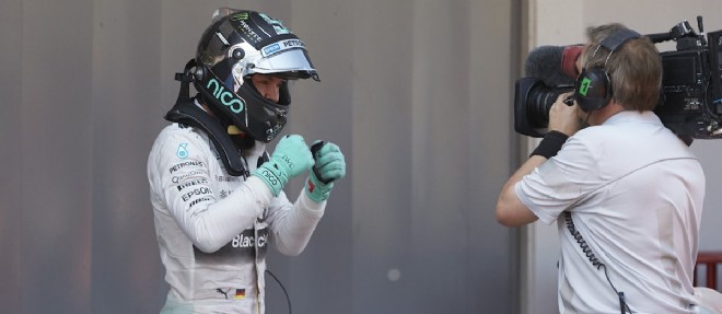 La joie de Nico Rosberg (Mercedes), poleman pour la premiere fois de la saison. Il devance Hamilton, Vettel (Ferrari) et Bottas (Williams).