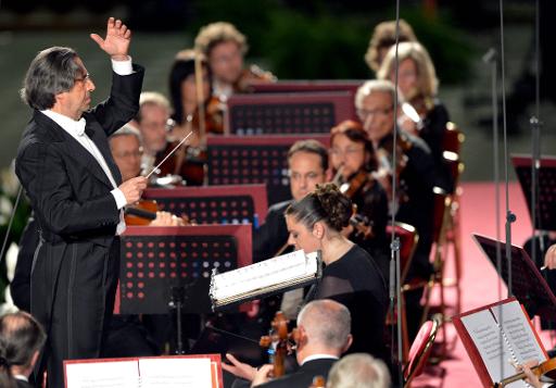 Riccardo Muti dirigeant un concert dans la salle Nervi du Vatican, le 11 mai 2012 © Vincenzo Pinto AFP