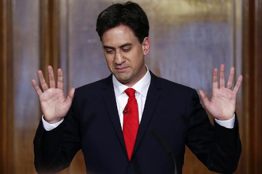 L'ex-leader travailliste britannique Ed Miliband donne une conference de presse au lendemain de la deroute de son parti aux elections, le 8 mai 2015 a Londres