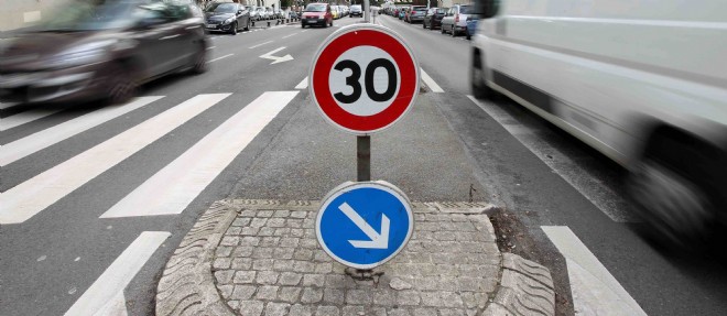 La mairie de Paris va etendre la limitation de vitesse a 30 km/h a l'ensemble de l'hypercentre de la capitale des cette annee.