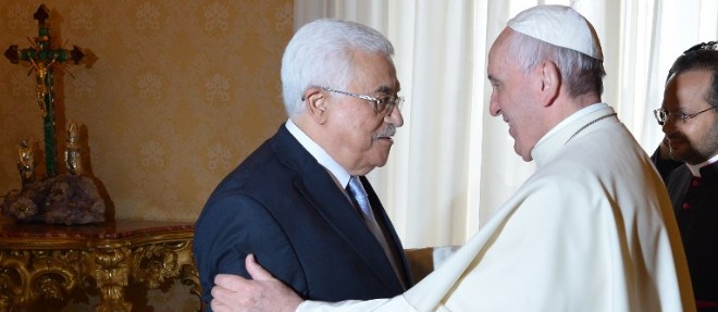 Mahmoud Abbas a ete qualifie par le pape Francois d'"ange de paix" lors d'une rencontre entre les deux hommes ce samedi 16 mai 2015 au Vatican, a la veille de la canonisation de deux religieuses palestiniennes.