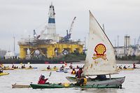 P&eacute;trole en Arctique: des manifestants voguent contre Shell &agrave; Seattle